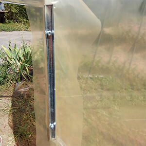 Притискна планка для кріплення плівки на теплицю